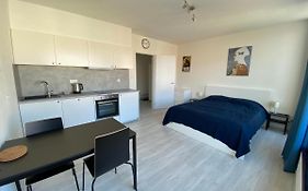 Cozy Studio With Garage In The City Center